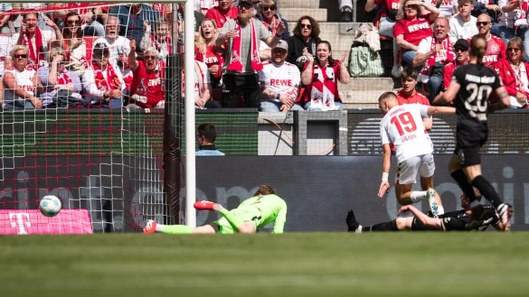 Lemperle (19) bringt Köln in Führung. - © Marius Becker/dpa