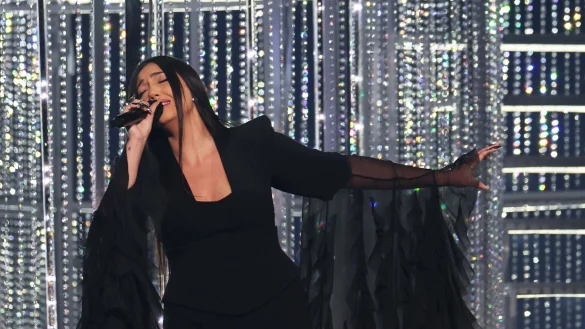 Yuval Raphael aus Israel mit dem Titel "New Day Will Rise". - © Jens Büttner/dpa