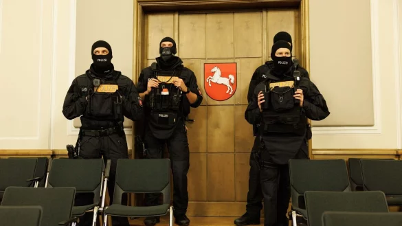 Nach einer Verst&auml;ndigung k&ouml;nnte ein Prozess gegen mutma&szlig;liche Geldautomatensprenger deutlich schneller beendet werden. (Archivbild) - &copy; Friso Gentsch/dpa