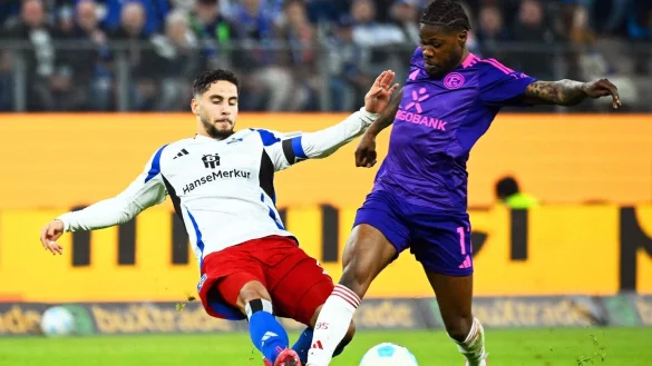 Ging als HSV-Kapitän voran: Ludovit Reis (l) - © Gregor Fischer/dpa