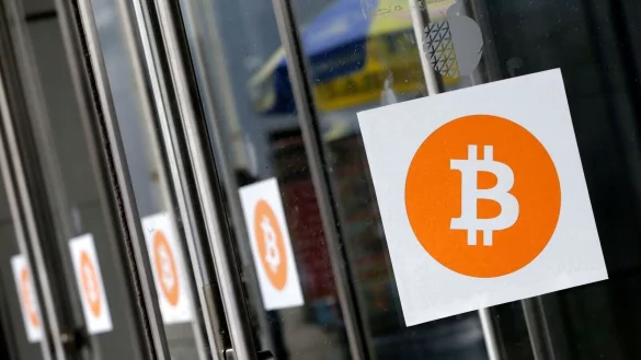 Die Kryptowährung Bitcoin ist über 88.000 Dollar gestiegen (Symbolbild) - © Mark Lennihan/AP/dpa