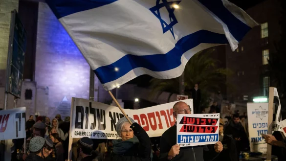 in Israel gibt es Rufe nach einer Fortsetzung des Krieges. - © Leo Correa/AP/dpa