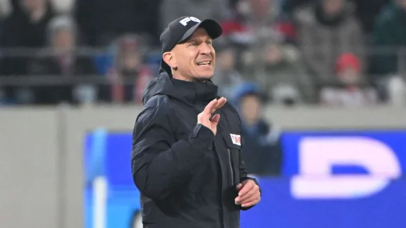 FC-Coach Struber beschwichtigt das Umfeld. - © Uli Deck/dpa