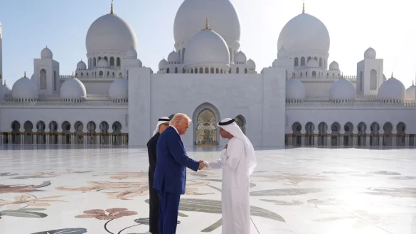 In den Emiraten besuchte US-Präsident Trump die Große Scheich Sajid-Moschee - eine der größten weltweit. - © Alex Brandon/AP/dpa