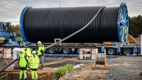Die Stromtrasse Suedlink soll Strom aus Erneuerbaren Energien von Norddeutschland in den Süden transportieren. (Archivbild) - © Focke Strangmann/dpa