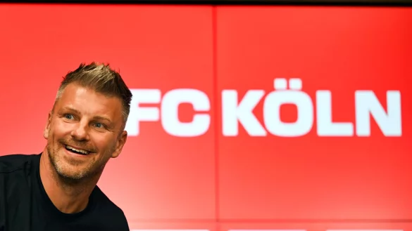 Lukas Kwasniok hat sich als neuer Cheftrainer des 1. FC Köln vorgestellt. - © Federico Gambarini/dpa