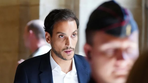 Den Angeklagten im Prozess um den Raubüberfall auf Kim Kardashian drohen empfindliche Strafen. - © Aurelien Morissard/AP/dpa