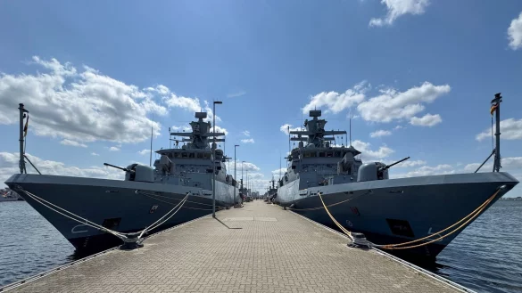 Die Korvetten «Magdeburg» und «Braunschweig» sind bereit für das Baltops-Manöver. - © Stefan Sauer/dpa