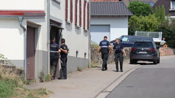 Die Polizei hatte seit Donnerstag nach dem Flüchtigen gesucht. (Archivbild) - © Rene Priebe/dpa