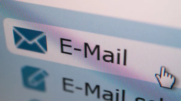 Zur Kontrolle: Manchmal möchten Arbeitgeber die geschäftlichen Mails der Angestellten mitlesen. - © Andrea Warnecke/dpa-tmn