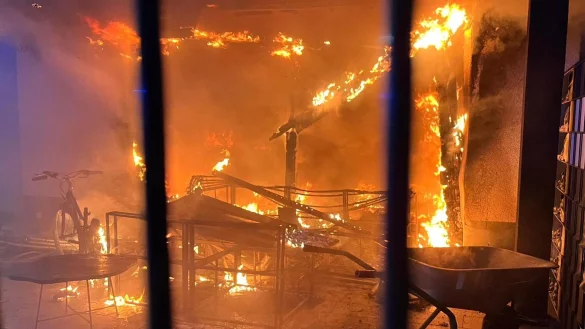 Flammen haben bei einem Hausbrand die gesamte Einrichtung zerst&ouml;rt. - &copy; Feuerwehr Herne/dpa