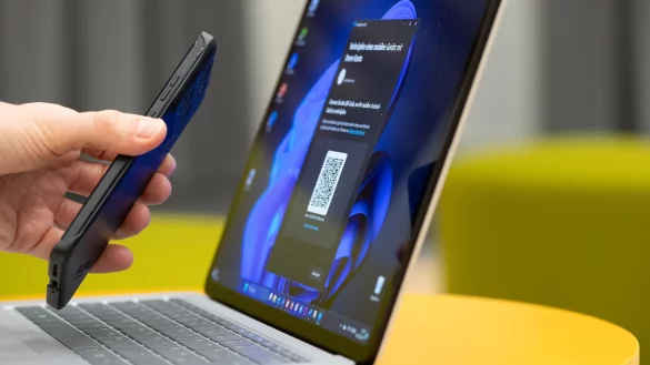 Per QR-Code verbinden: PC und Android-Smartphone k&ouml;nnen Daten austauschen und Funktionen teilen. - &copy; Franziska Gabbert/dpa-tmn