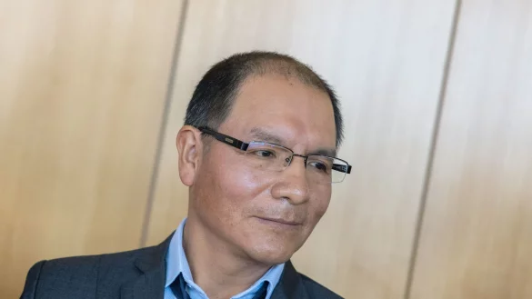 Der Bergführer und Landwirt Saul Luciano Lliuya will, dass sich der Energiekonzern RWE an den Kosten für Sicherungsmaßnahmen gegen eine befürchtete Gletschersee-Flutwelle beteiligt, die seiner Ansicht nach durch den Klimawandel ausgelöst werden könnte. (Archivbild) - © Rolf Vennenbernd/dpa