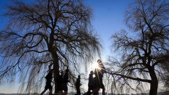 Dass es durch die Klimakrise auch in Deutschland immer wärmer wird, birgt für Sporttreibende besondere Risiken. (Symbolbild) - © Christian Charisius/dpa