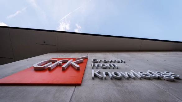 Die Verbraucher in Deutschland halten ihr Geld zusammen, ergab die jüngste Studie zum Konsumklima. (Archivbild) - © Daniel Karmann/dpa