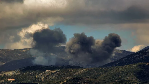 Nach Raketenbeschuss aus dem Libanon griff Israels Luftwaffe im Süden des Nachbarlandes an. - © STR/dpa