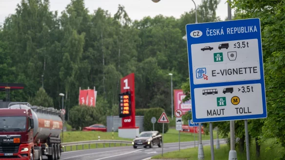 Ein Vergleich der Tankpreise lohnt sich vor allem in Grenzregionen wie hier am &Uuml;bergang nach Tschechien. - &copy; Pia Bayer/dpa