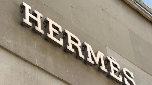 Herm&egrave;s will im Zollkonflikt seine Kunden st&auml;rker zur Kasse bitten. - &copy; Benedikt von Imhoff/dpa