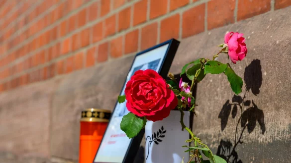 Nach dem Tod einer 16-Jährigen am Bahnhof Friedland steht ein Iraker unter dringenden Verdacht. Bundesinnenminister Drobrindt (CSU) sieht Versäumnisse der Behörden. (Archivbild) - © Swen Pförtner/dpa