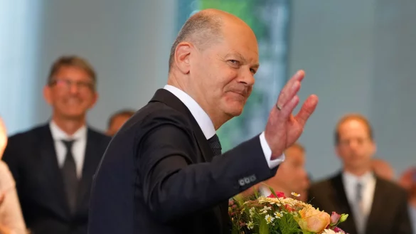 Scholz hat sich aus dem Kanzleramt verabschiedet - soll aber weiter ein Büro und Mitarbeiter haben. (Archivbild) - © Michael Kappeler/dpa