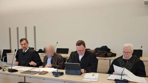 Verbotene Sterbehilfe: Arzt weist Vorwürfe zurück - © Jörn Hartwich/dpa