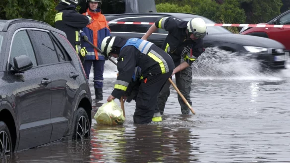 Die Feuerwehr in N&uuml;rnberg wurde zu einer Vielzahl von Eins&auml;tzen gerufen. - &copy; Bernd M&auml;rz/extremwetter.tv/dpa