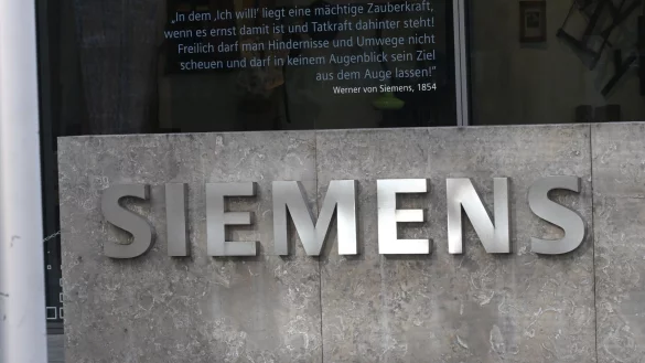 Bei Siemens haben sich Arbeitgeber und Arbeitnehmer auf gleich mehrere Vereinbarungen geeinigt. (Archivbild) - &copy; Felix H&ouml;rhager/dpa