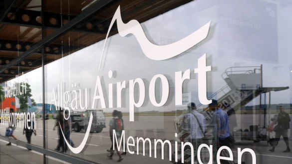 Am Flughafen Memmingen läuft ein Rettungseinsatz. (Symbolbild) - © Andreas Gebert/dpa