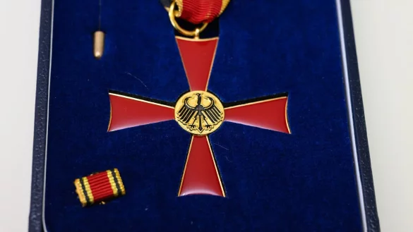 Ein Bundesverdienstkreuz einfach mal kaufen - ein YouTuber hat das geschafft. (Archivbild) - &copy; Patrick Pleul/dpa