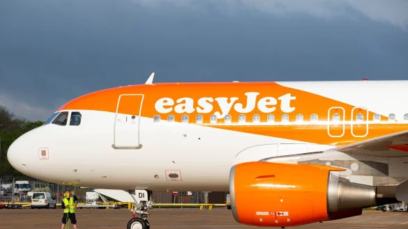 Die Fluggesellschaft Easyjet hat einen Piloten freigestellt, weil er angeblich betrunken und nackt in einer Hotelbar umherirrte. (Symbolbild) - &copy; David Parry/PA Wire/dpa