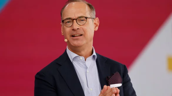 Allianz-Chef Oliver Bäte sieht den Krankenstand in Deutschland als Problem. (Archivbild) - © Thomas Banneyer/dpa