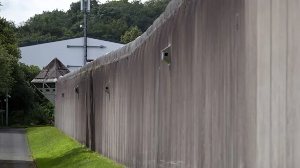 Mutter ermordet: Kinder sollen M&ouml;rder im Gef&auml;ngnis besuchen. Das will zumindest der inhaftierte Vater. (Archivbild) - &copy; Federico Gambarini/dpa
