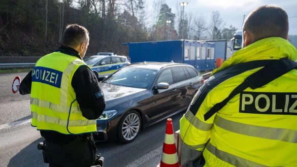 Seit vergangenem September wird an allen deutschen Grenzen kontrolliert. (Archivbild) - © Harald Tittel/dpa
