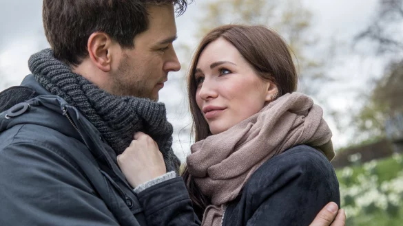 Ein nachhaltiger Valentinstag zeigt, dass sich Romantik und Umweltbewusstsein wunderbar verbinden lassen – und dass wahre Liebe oft in den kleinen, bewussten Gesten steckt. - © Christin Klose/dpa-tmn