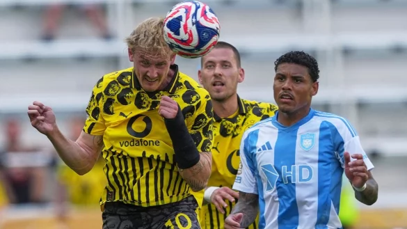 Julian Brandt spielt in den USA mit einem gebrochenen Handgelenk - © Carolyn Kaster/AP/dpa