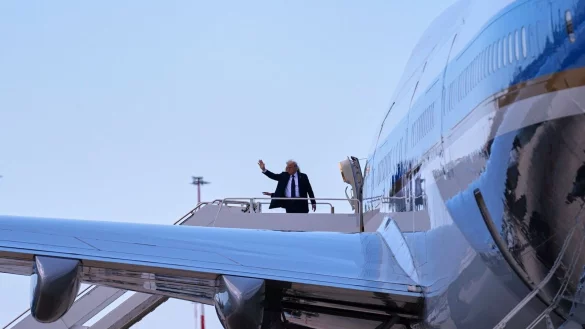 Trump &auml;u&szlig;ert sich nach seinem Treffen mit Selenskyj. - &copy; Evan Vucci/AP/dpa