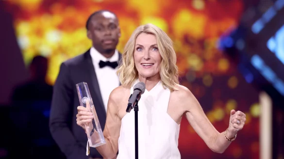 Maria Furtw&auml;ngler freut sich &uuml;ber den Fernsehrpeis. - &copy; Rolf Vennenbernd/dpa