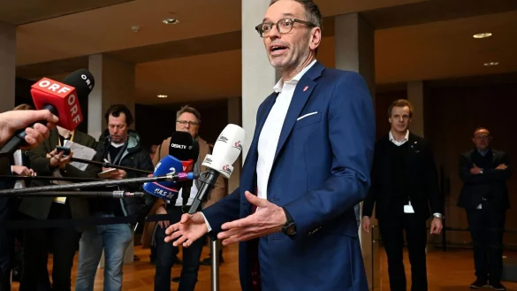 Kickl sieht die Schuld für die Gesprächsblockade bei den Konservativen. (Archivbild) - © Helmut Fohringer/APA/dpa