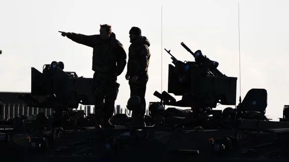 Spätestens 2030 sollen die Streitkräfte der EU-Staaten Fähigkeitslücken geschlossen haben. (Archivbild) - © Niall Carson/PA Wire/dpa