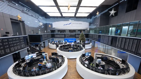 Frankfurter Börse: Unter den 100 wertvollsten Börsenkonzernen der Welt sind nur drei deutsche (Archivbild). - © Boris Roessler/dpa