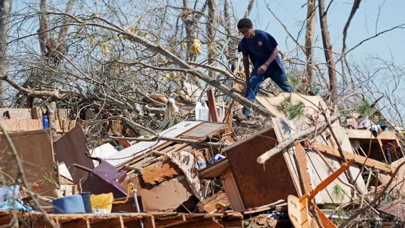 Bei den Tornados wurden - wie hier in Mississippi - Häuser komplett zerlegt. - © Rogelio V. Solis/AP/dpa