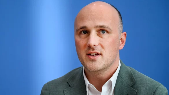 Sven Lehmann (Bündnis 90/Die Grünen) ist noch der Queer-Beauftragte der Bundesregierung. (Archivbild) - © Bernd von Jutrczenka/dpa