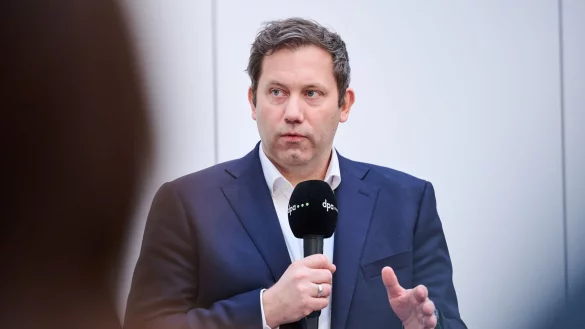 Der SPD-Chef ruft zur Zusammenarbeit auf. (Archivbild) - &copy; Annette Riedl/dpa