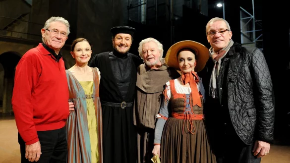 Ray Barra (erster von links) ist nach Angaben des spanischen Staatsballetts an seinem Wohnort im südspanischen Marbella gestorben. - © picture alliance / dpa