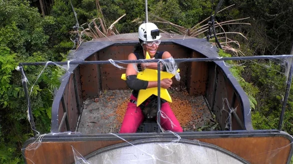 Cecilia Asoro gibt bei ihrer Dschungelpr&uuml;fung alles. - &copy; Stefan Thoyah/RTL/dpa