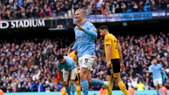Erling Haaland schoss Manchester City zum Sieg. - © Martin Rickett/PA Wire/dpa