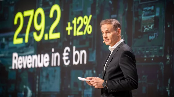 Volkswagen-CEO Oliver Blume legt in Berlin die Gesch&auml;ftszahlen f&uuml;r 2022 vor. - &copy; Michael Kappeler/dpa