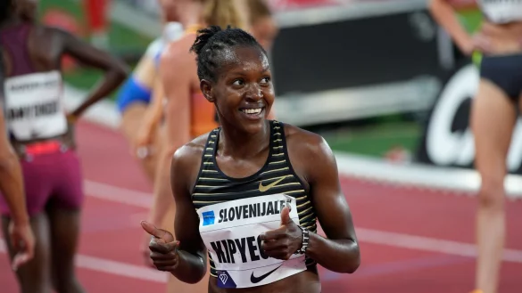 Lief in Florenz Weltrekord: Faith Kipyegon. - &copy; Daniel Cole/AP/dpa