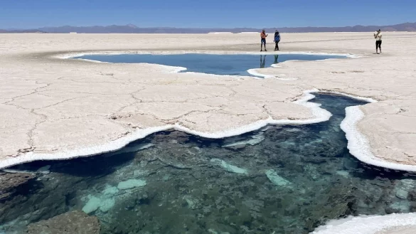 Wei&szlig;e Weite: Die Salinas Grandes ist der drittgro?&szlig;te Salzsee der Welt. - &copy; Manuel Meyer/dpa-tmn/Archivbild