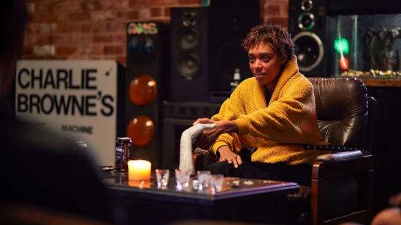 Auch Mia (Sophie Wilde) will mit den Toten sprechen. - &copy; Capelight/dpa